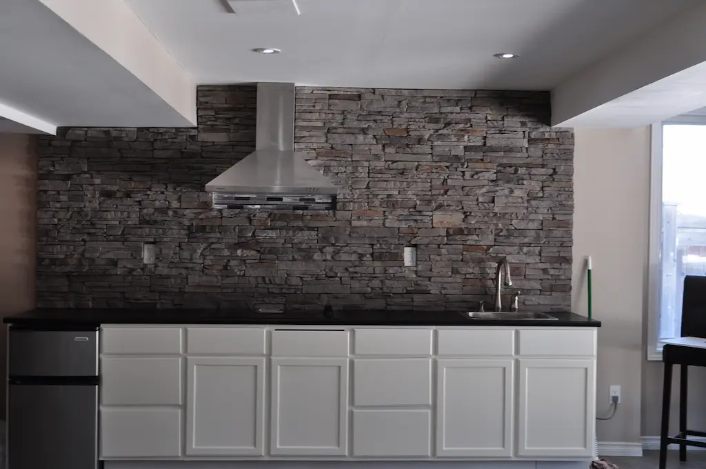 <a href="/services/backsplash-installation-services">Backsplash Installers</a>